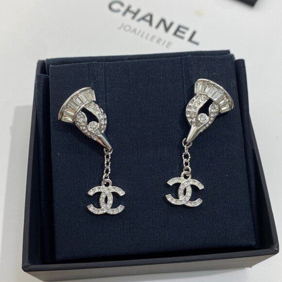 CHANEL Earrings - Picture 4 of 5